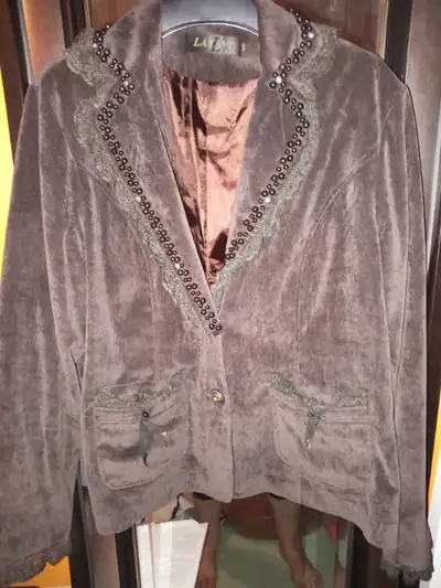 Elegant velvet jacket for women. Size XXL(16), View more