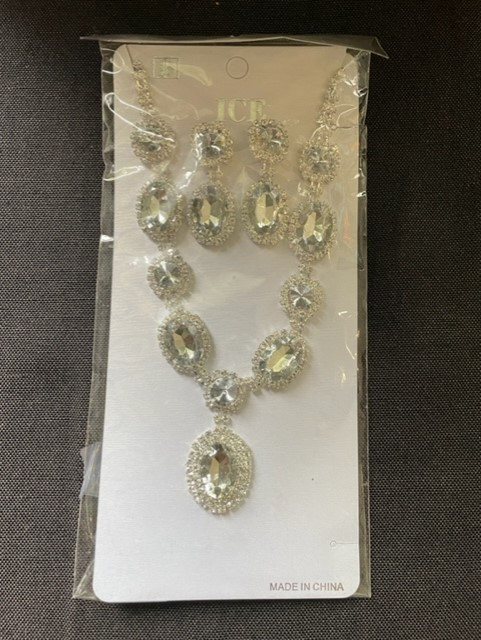 ***BRAND NEW***  - Silver Rhinestone Necklace & Earring Set in Jewellery & Watches in Burnaby/New Westminster