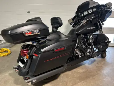 IF ADD IS UP ITS AVAILABLE! 2014 Street glide special 103 engine 35000km Denim Black New tire New br...