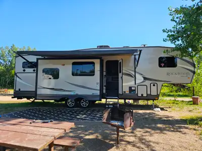 2020 Rockwood UltraLite 5th Wheel $60,000.00 36FT Model 2892 Bunkhouse 4 Slides Dry Weight 9750lbs 2...