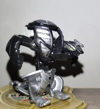 je cherche bakugan Mechtanium Surge Black Darkus infiny Helios , View more