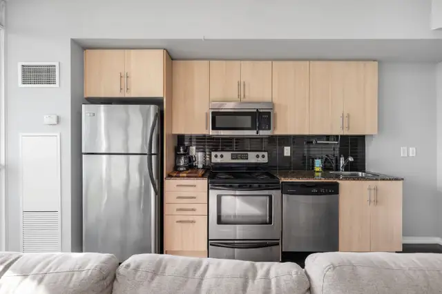 Maple Leaf Condos Toronto $498,99963436971243779123