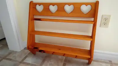 PINE SHELF WITH HEART DECOR AND 4 PEGS, View more