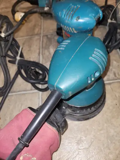 Makita random orbital sanders (2) $60 ea Makita 1/2 sheet finish sander $60 Bosch 7 1/4 inch skill s...