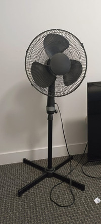 STANDING OSCILLATING FAN FOR SALE!