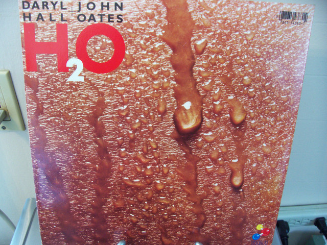 Hall and Oats "H20" vinyl record in Arts & Collectibles in Trenton - Image 2