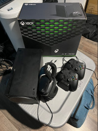 Xbox series X 1TB 2 controller plus docking and headset Logitech