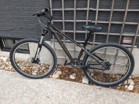 Front-suspension GIANT mountain bike