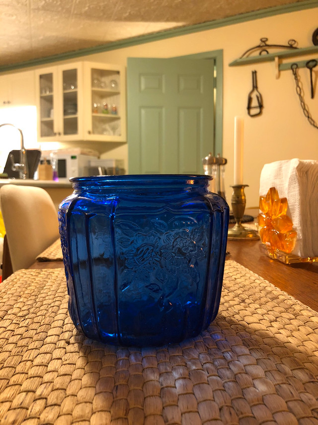 Vintage Blue Cobalt Glass Planter With Embossed Sunflower Motif in Arts & Collectibles in City of Toronto - Image 2