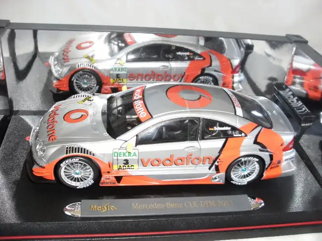 2003 Mercedes CLK-DTM #3 Vodafone - Maisto, 1/18, SILVER Colour