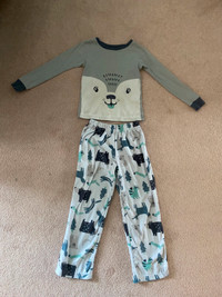 Cute Pajama set on sale (Size 7 ) - Carter's