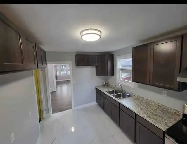 whole house for rent near University in Long Term Rentals in Windsor Region - Image 4