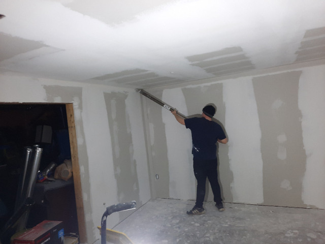 Drywall, Taping and Drop Ceilings in Drywall & Stucco Removal in Fredericton - Image 4