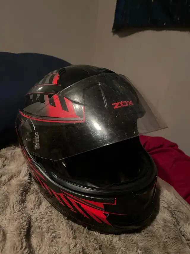 Zox Helmet in Motorcycle Parts & Accessories in Hamilton - Image 4