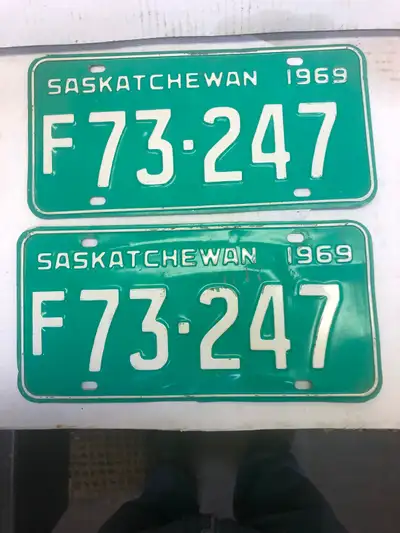 The bottom plate in the photos has a couple ripples in the metal