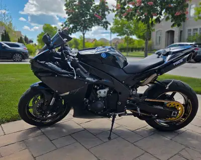 Yamaha r1 Beautiful R1,new tires 500km on it new chain and sprocket,new spark plugs oil and filter,a...
