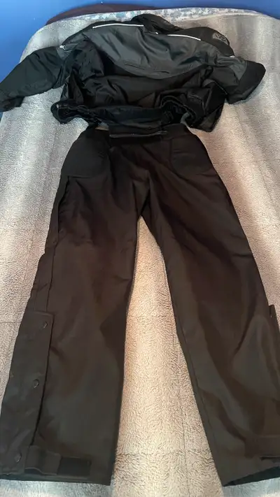 Rhyno jacket and Joe Rocket pants, both size large. I’m a lanky 6’3” and the pants fit me fine but t...