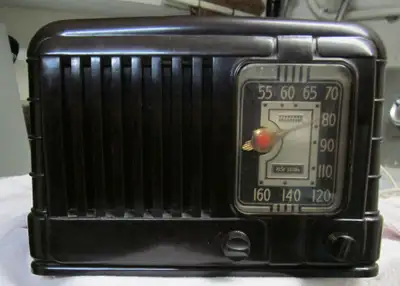 Vintage tube radio RCA Master Nipper 1947 bakelite, View more