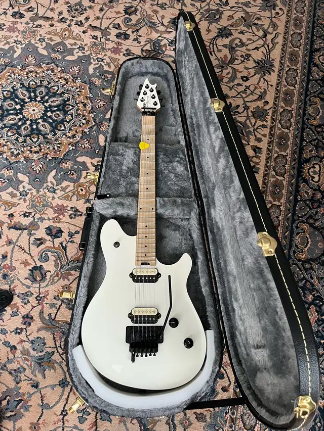 EVH WOLFGANG SPECIAL in POLAR WHITE in Guitars in Markham / York Region - Image 2
