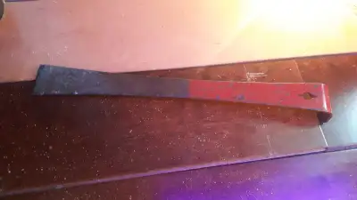 This is a used red pry bar, perfect for various prying and levering tasks. The tool is in fair condi...