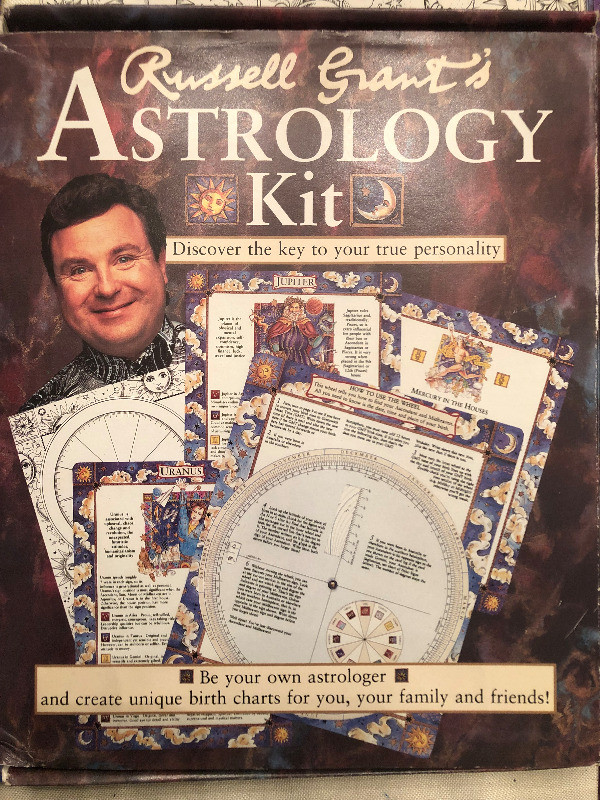 Astrology Kit. Russell Grant’s. Easy to use wheel, cards & book in Hobbies & Crafts in Kitchener / Waterloo - Image 2