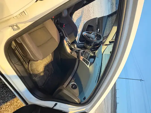 2013 Chevy Cruze in Cars & Trucks in Windsor Region - Image 9