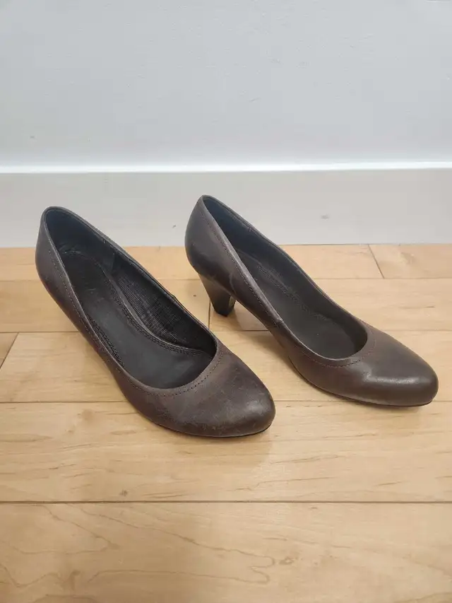High Heels: Size 8-10 (Locale, Freda Giacomo, Portfolio, Zees) in Women's - Shoes in Calgary - Image 3