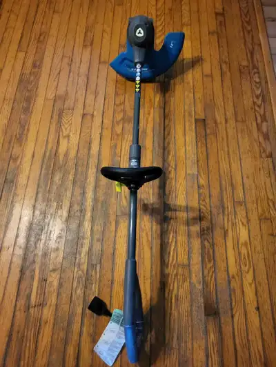 yardworks weed trimmer plug in 5A used a couple times too small for my yard pick up cobourg no holds