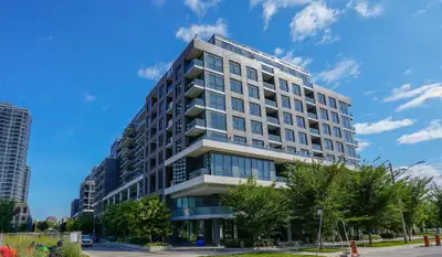 Valhalla Town Square Condo, 2 bedroom, 2 bathrooms, bright floor to ceiling windows, S/E facing corn...