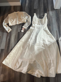 Beautiful size 7/8 wedding dress with half coat 