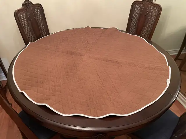 Antique mahogany dining room table with chairs in Dining Tables & Sets in City of Toronto - Image 9