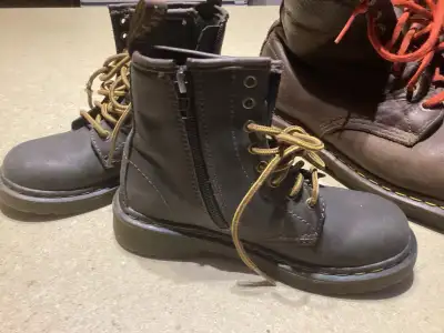 bottes de travail  pointure 12 pour enfant 75$, View more