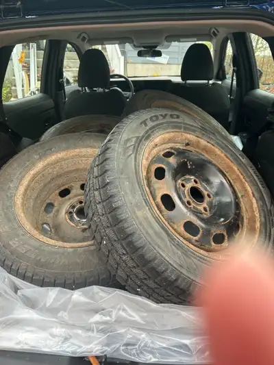 4 snow tires on rims. Less than 5000km. 15 inch they were on a Toyota Corolla.