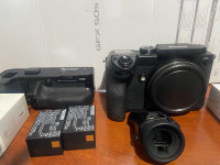 Fujifilm GFS 50s 3 batteries and Grip