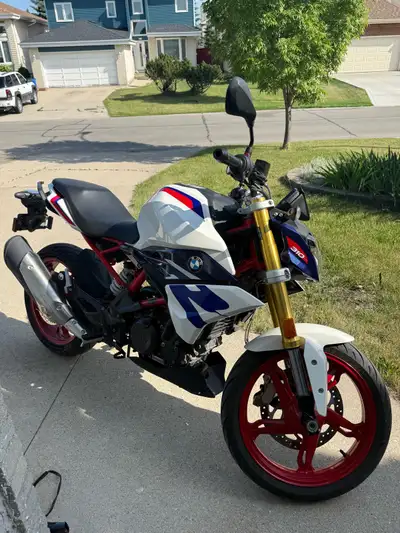 2022 BMW G310R 11 000 kms Safetied Serviced at Headingley Sports Shop since new, all records availab...