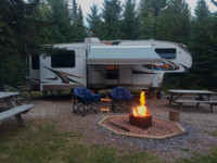 Clean, well maintained 2011 Keystone Copper Canyon 5th wheel