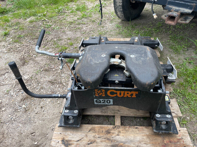 Curt 5th Wheel Hitch System in RV & Camper Parts & Accessories in Kitchener / Waterloo