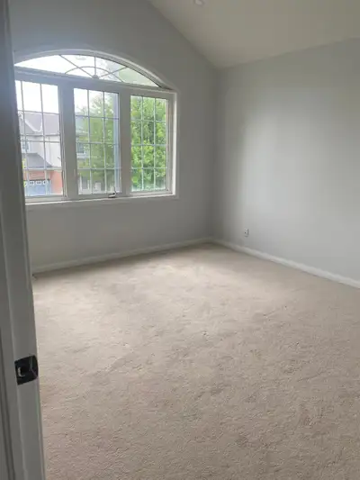 Room available for a girl or two girls in sharing in a detached house with spacious walk in closet a...