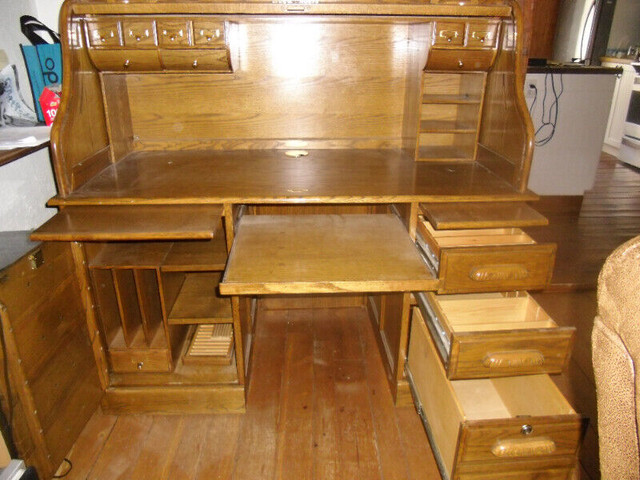 Table, armoire Napoléon , Bureau dans Mobilier de salle à manger et cuisine  à Lévis - Image 2