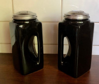 OGGI salt and pepper shakers black ceramic with built in handles
