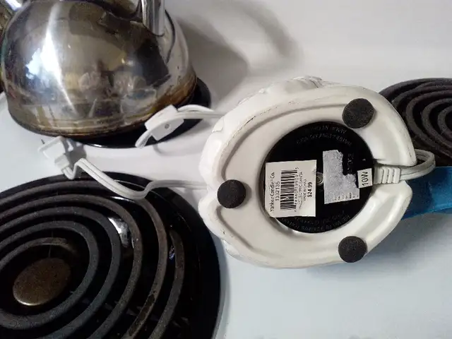 Yankee Candle Santa electric wax warmer in Home Décor & Accents in Barrie - Image 10