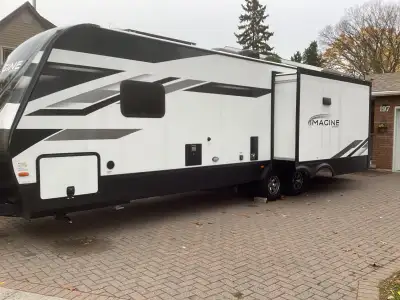 Well maintained .Like new condition . No pets. Non smoker. Used Lightly. On site in Santa Maria RV p...