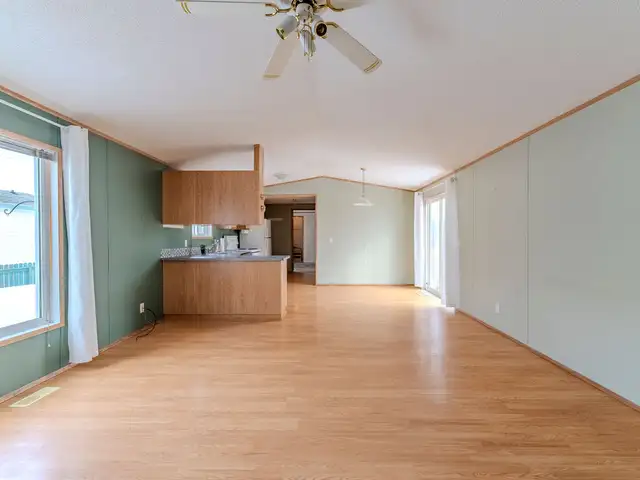 3 Bed 2 Bath Mobile Home Near Saskatoon. Garage + Open View in Houses for Sale in Saskatoon - Image 4