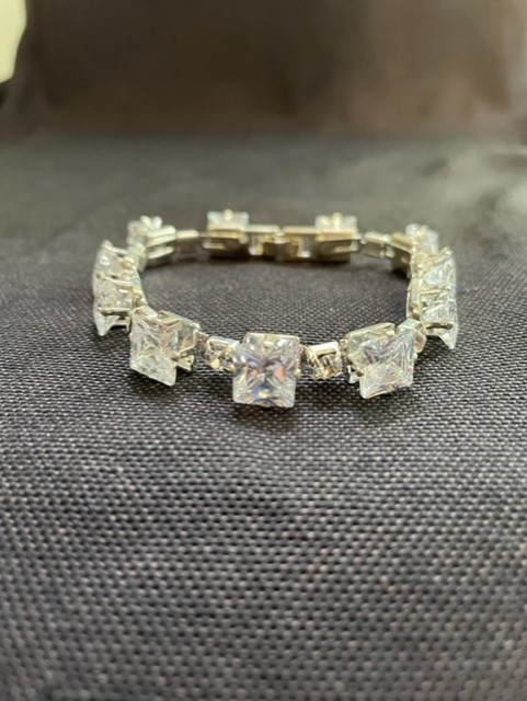 Cubic Zirconia Princess Cut Tennis Bracelet in Jewellery & Watches in Burnaby/New Westminster