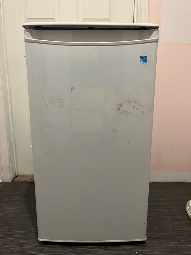 Mini fridge  in Refrigerators in London - Image 2