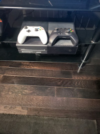 XBOX ONE CONSOLE and 2 Wireless CONTROLLERS & 4 GAMES