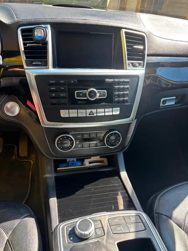 Mercedes-Benz ML 550 4MATIC 2015575591419311575045