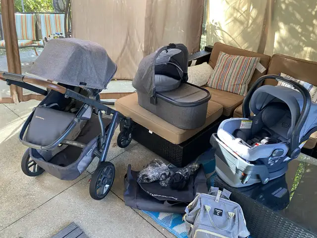 Uppababy Vista V2 stroller and bassinet ( car seat extra cash )  in Strollers, Carriers & Car Seats in Markham / York Region - Image 3