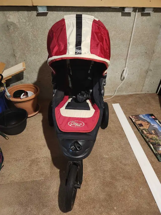 Baby Jogger City Elite stroller with lots of accessories inluded in Strollers, Carriers & Car Seats in Ottawa - Image 2