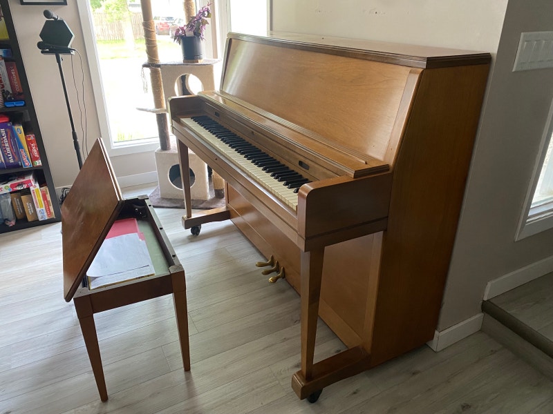 Piano Tuned Great Shape Wurlitzer Pianos & Keyboards Winnipeg